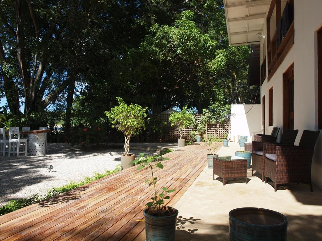 Hotel Casa Blanca Tamarindo Exterior photo