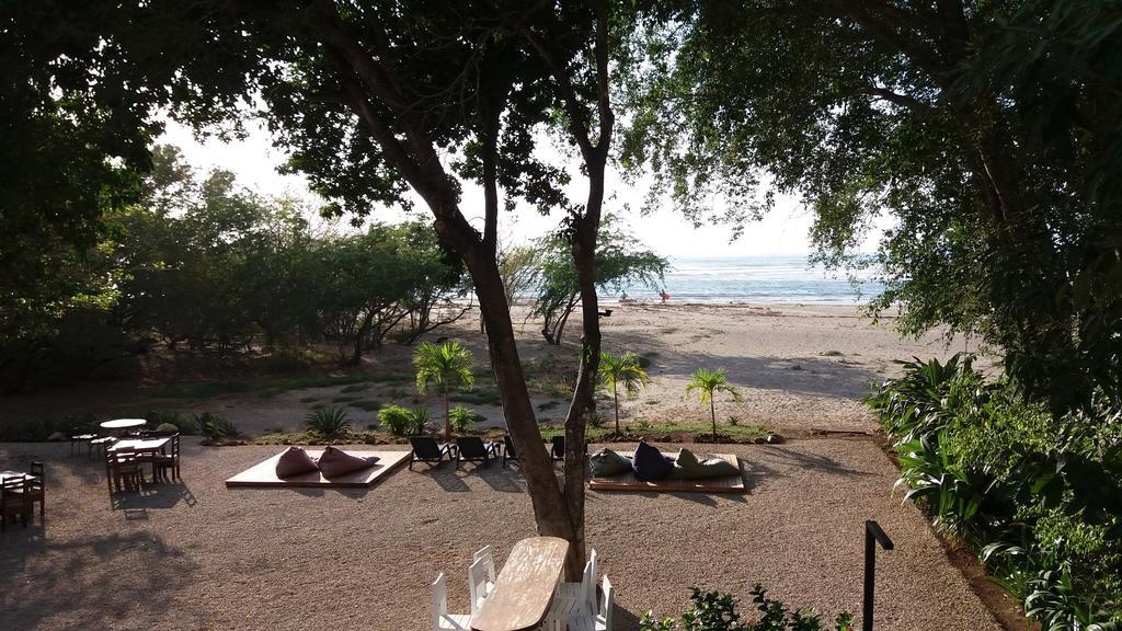 Hotel Casa Blanca Tamarindo Exterior photo