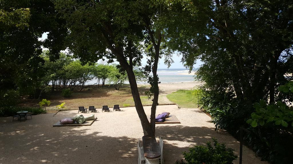 Hotel Casa Blanca Tamarindo Exterior photo