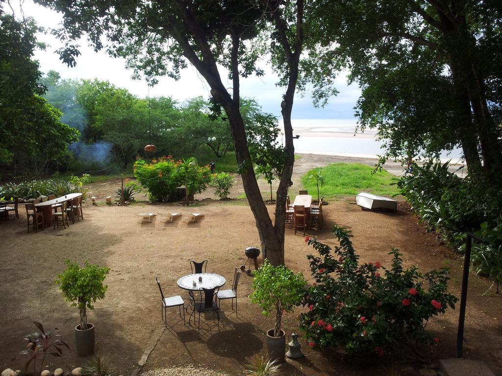 Hotel Casa Blanca Tamarindo Exterior photo