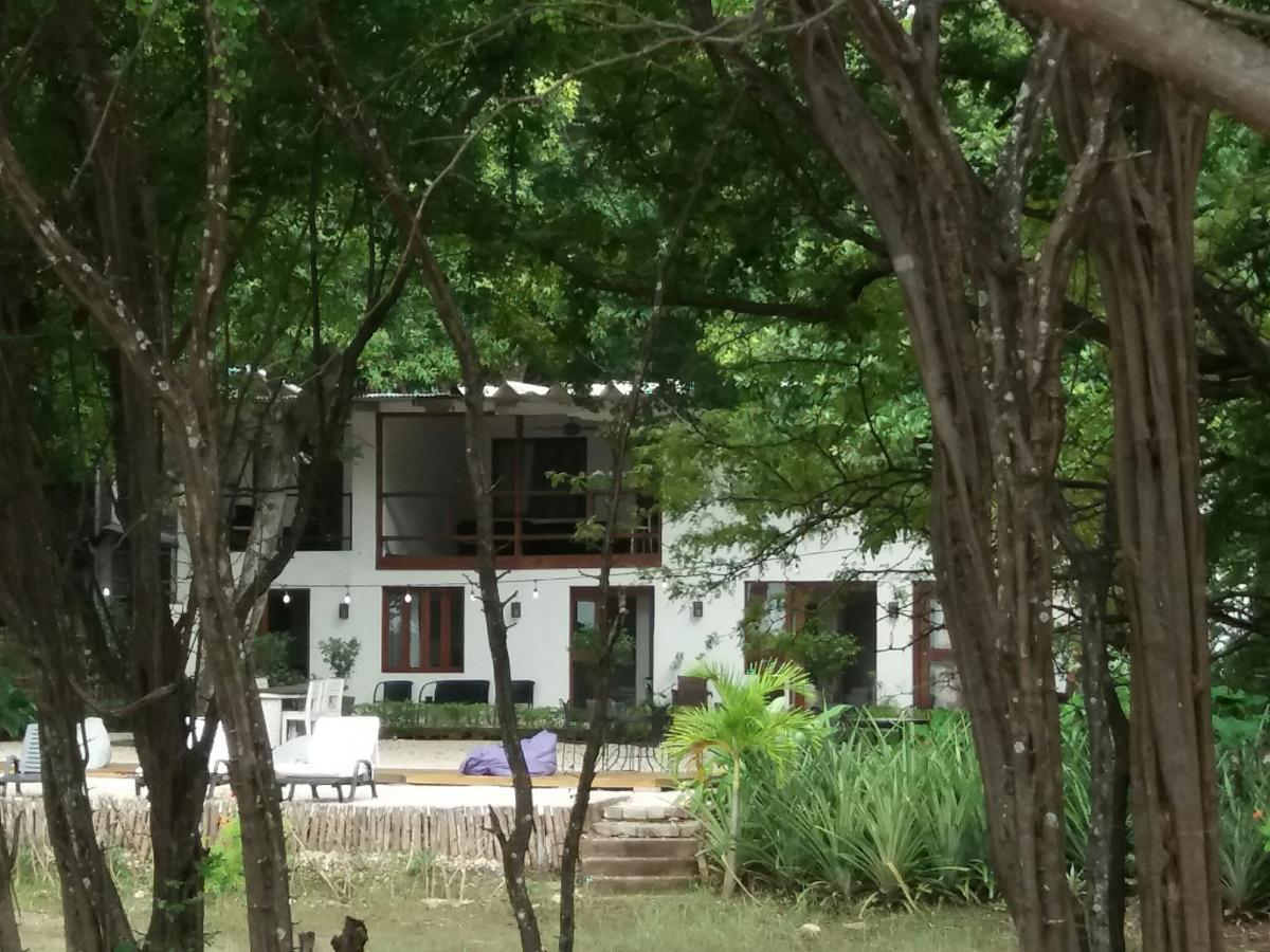Hotel Casa Blanca Tamarindo Exterior photo